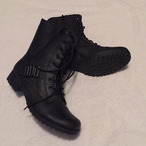 LAST ONE, NWT G by Guess women boots multiple size - Picture 2 of 7